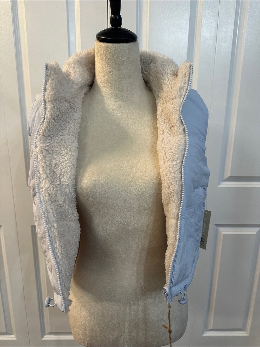 New vest with pockets - Picture 5 of 14